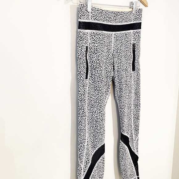 LULULEMON Run Inspire Mesh Black & White Leggings Size 6 EUC - Picture 3 of 9